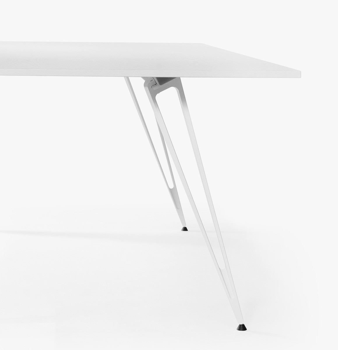 Attach table by Lammhults